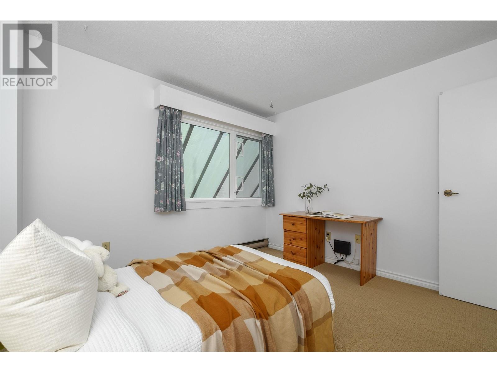 Listing Picture 21 of 33 : 9828 BELFRIAR DRIVE, Burnaby / 本拿比 - 魯藝地產 Yvonne Lu Group - MLS Medallion Club Member