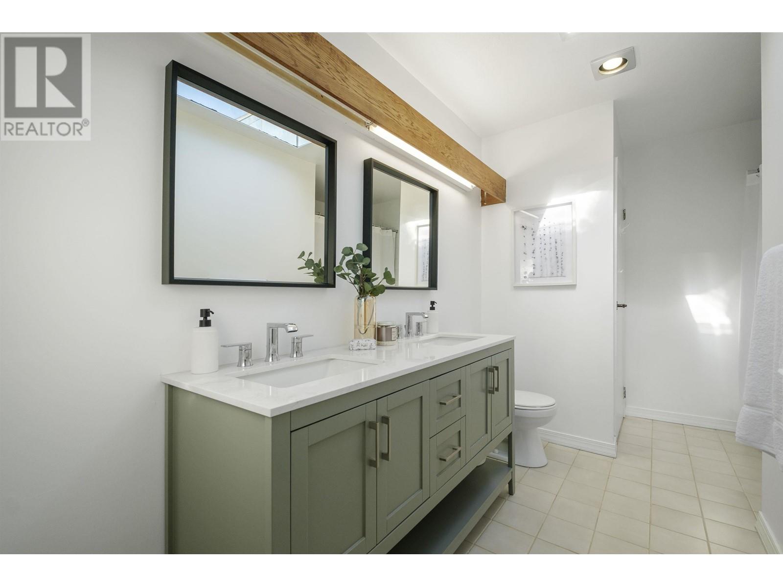Listing Picture 19 of 33 : 9828 BELFRIAR DRIVE, Burnaby / 本拿比 - 魯藝地產 Yvonne Lu Group - MLS Medallion Club Member