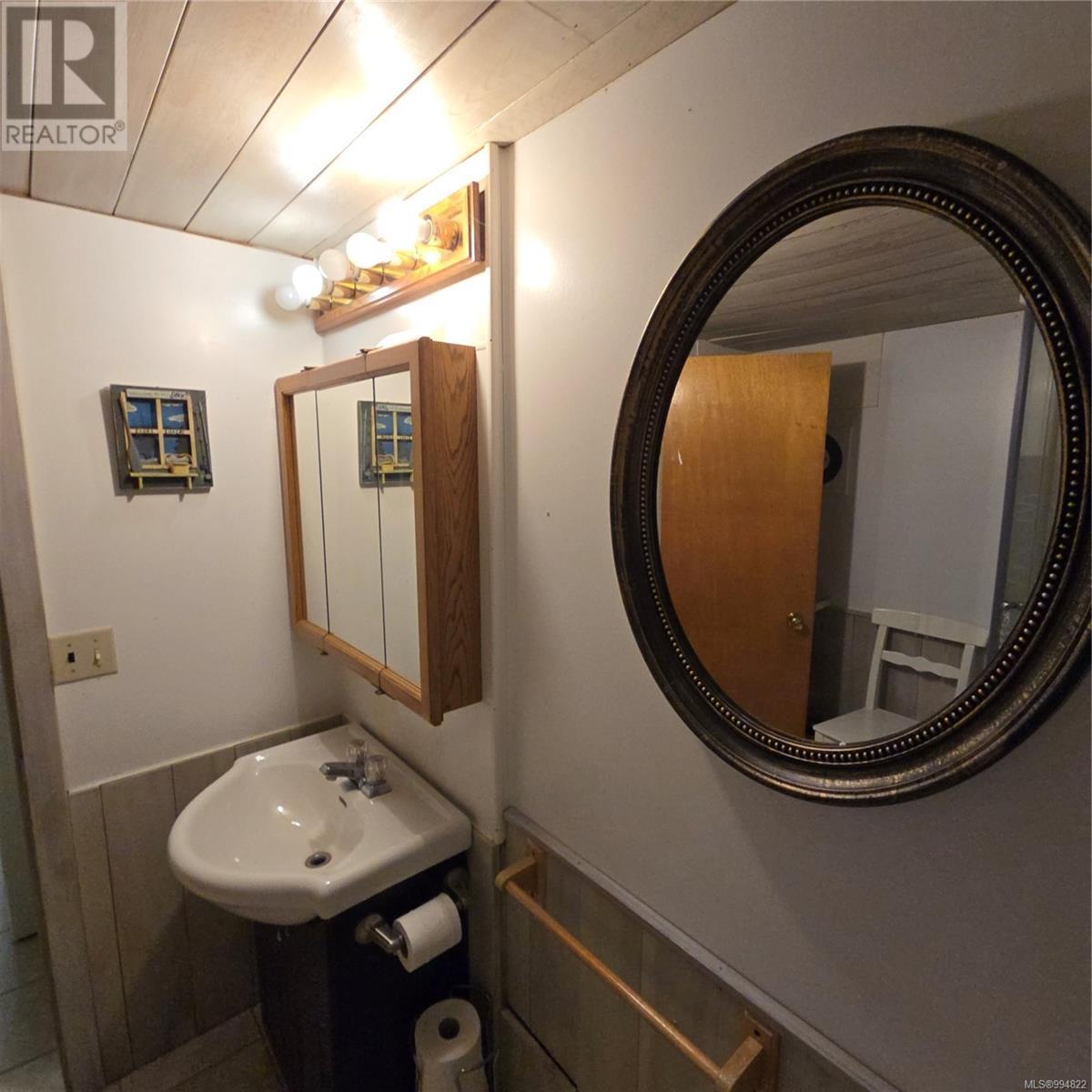 220 1st St, Sointula, British Columbia  V0N 3E0 - Photo 77 - 994822