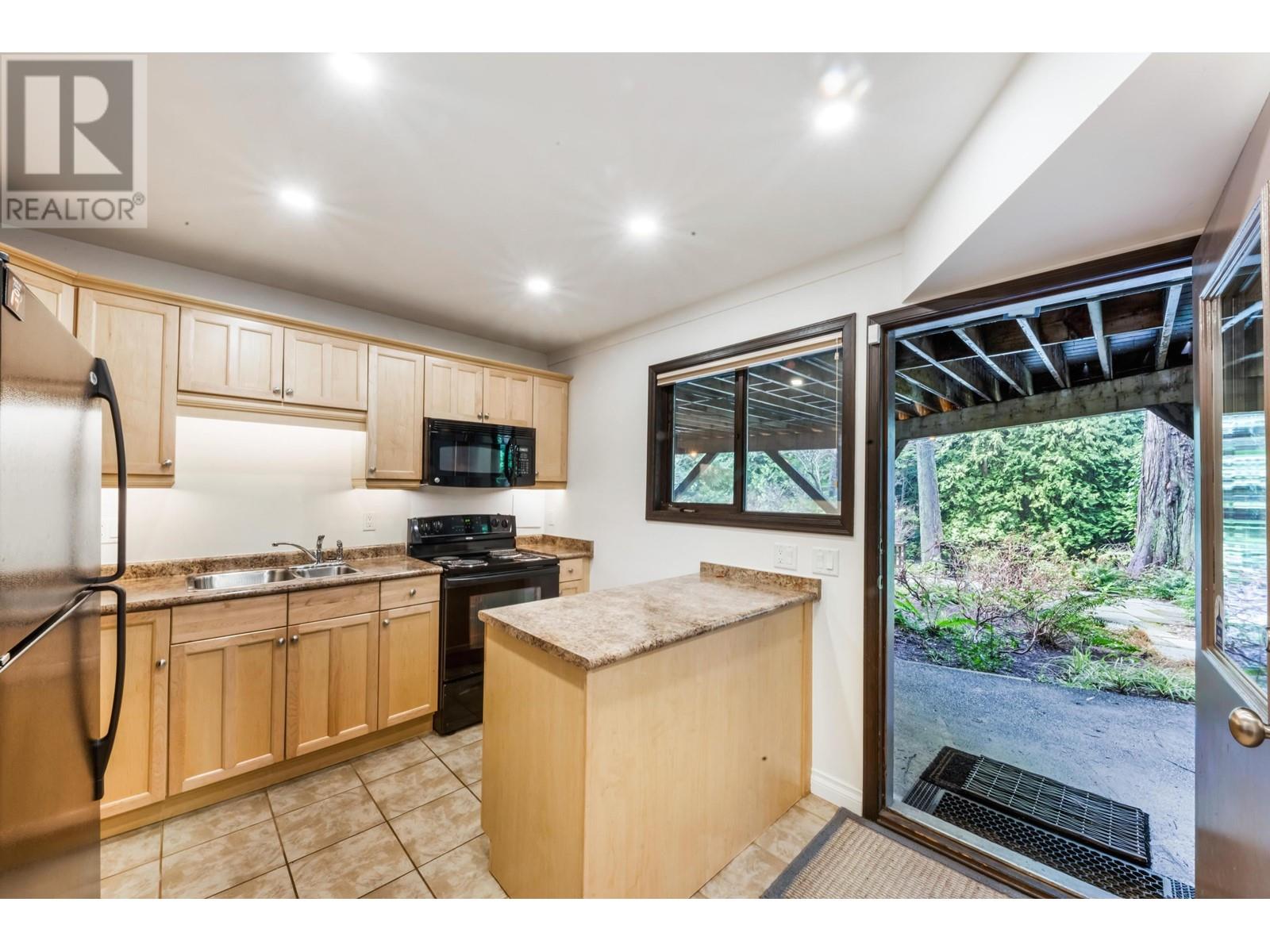 1755 Edgewater Lane, North Vancouver, British Columbia  V7H 1T3 - Photo 34 - R2984228