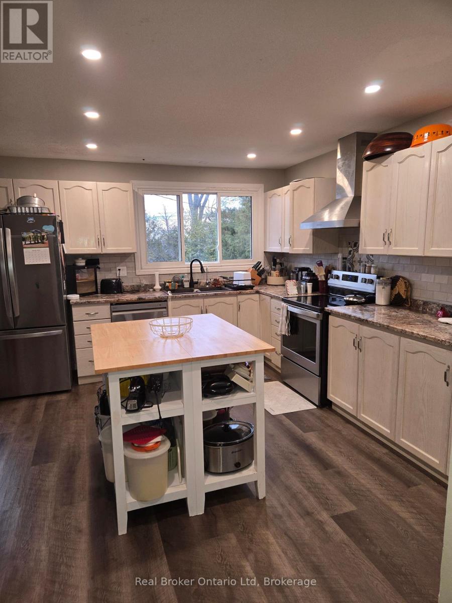 1088 10th Street E, Owen Sound, Ontario  N4K 1T6 - Photo 3 - X12070714