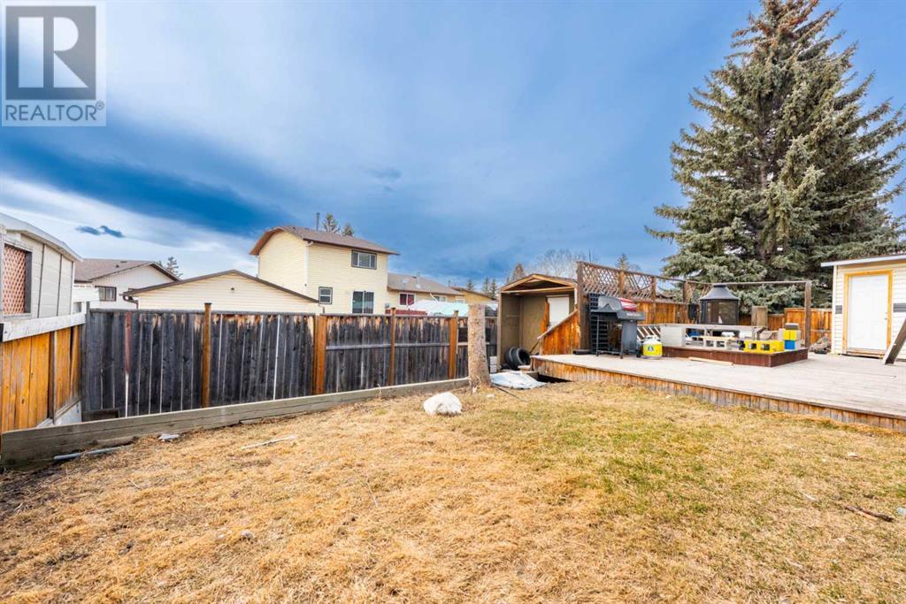 Property at 423 Rundleson Place NE image 3