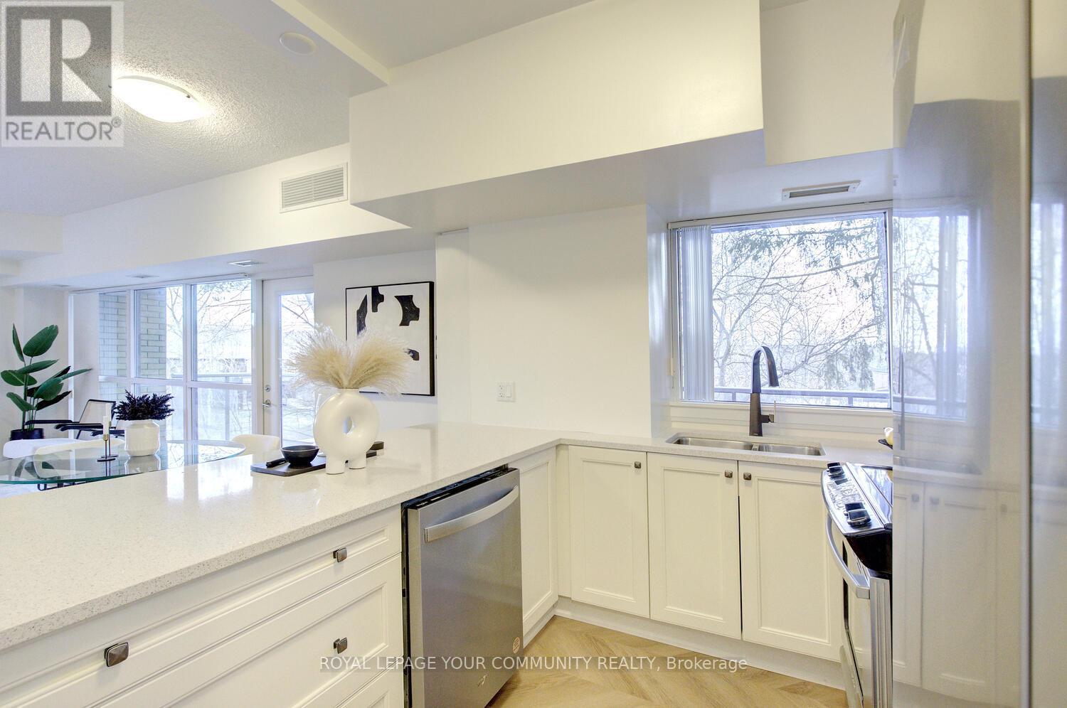 202 - 8302 Islington Avenue, Vaughan (Islington Woods), Ontario  L4L 0E6 - Photo 14 - N12073527