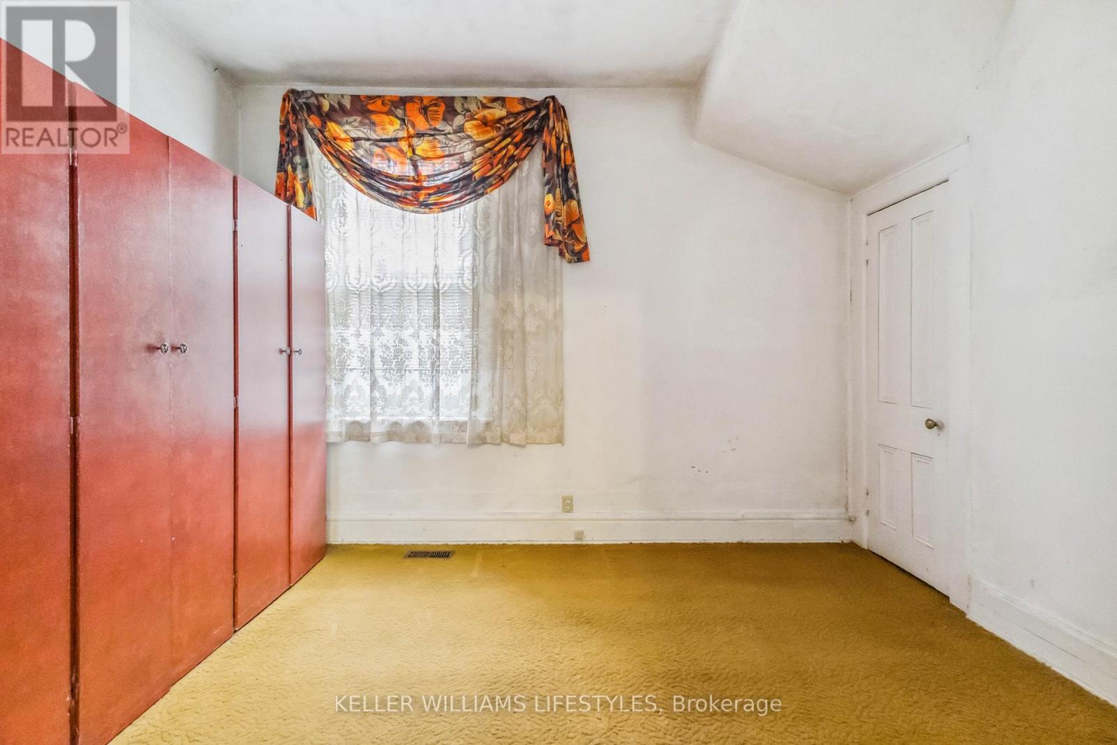 Photo 11 of 39 for 516 William Street