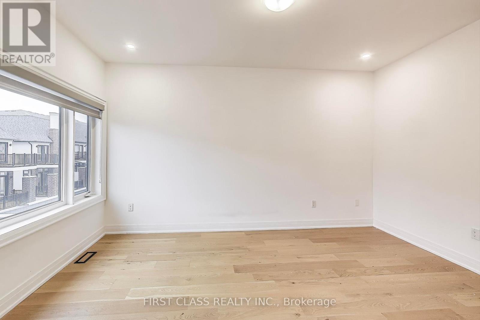 34 Chiara Rose Lane, Richmond Hill, Ontario  L4E 1L4 - Photo 15 - N12073539