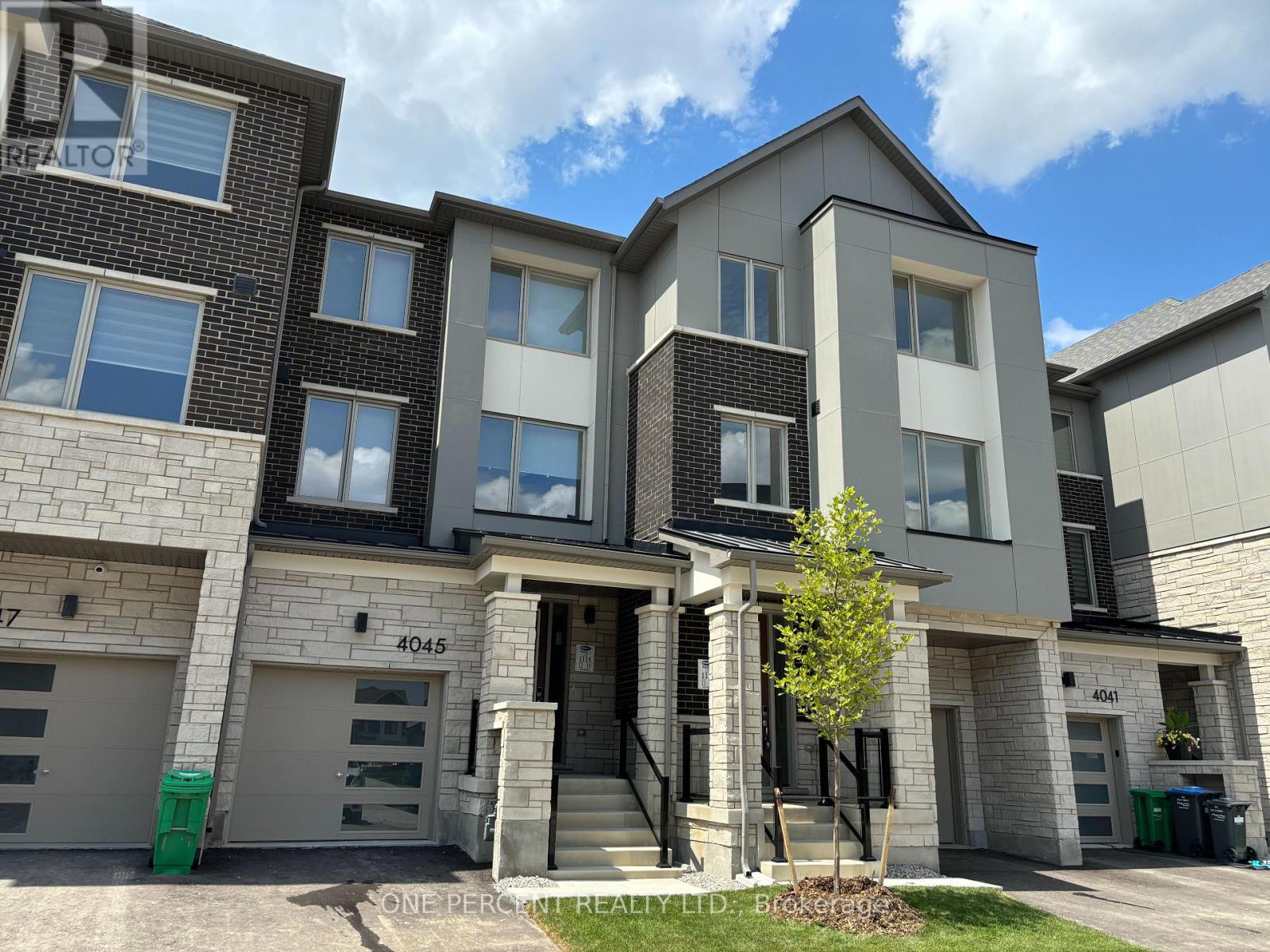 4045 Saida Street, Mississauga, Ontario  L5M 2S8 - Photo 2 - W12073550