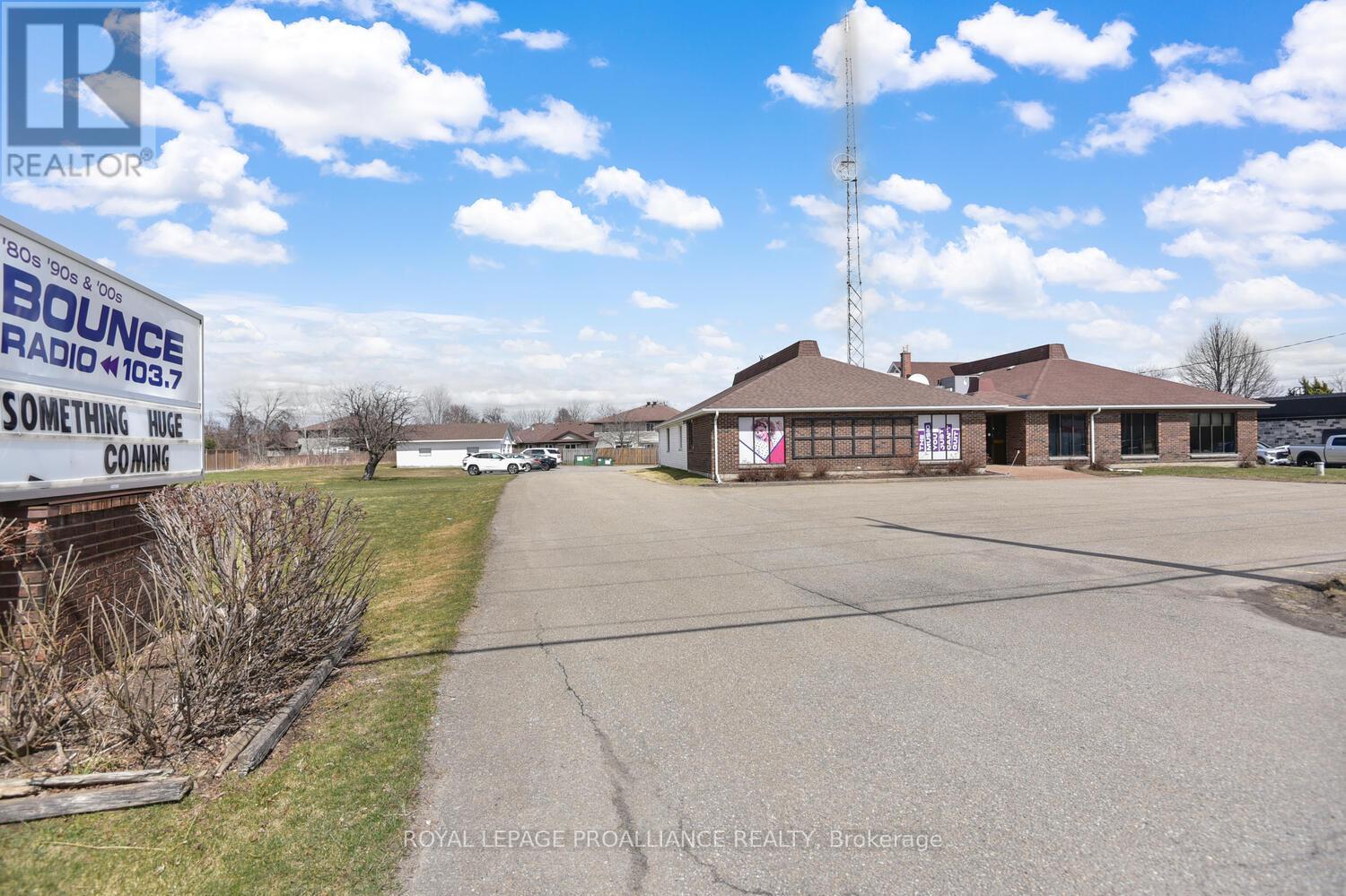 601 Stewart Boulevard, Brockville, Ontario  K6V 6Z6 - Photo 3 - X12073576