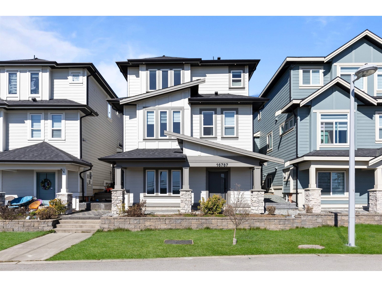 Property at 16787 16 AVENUE image 1