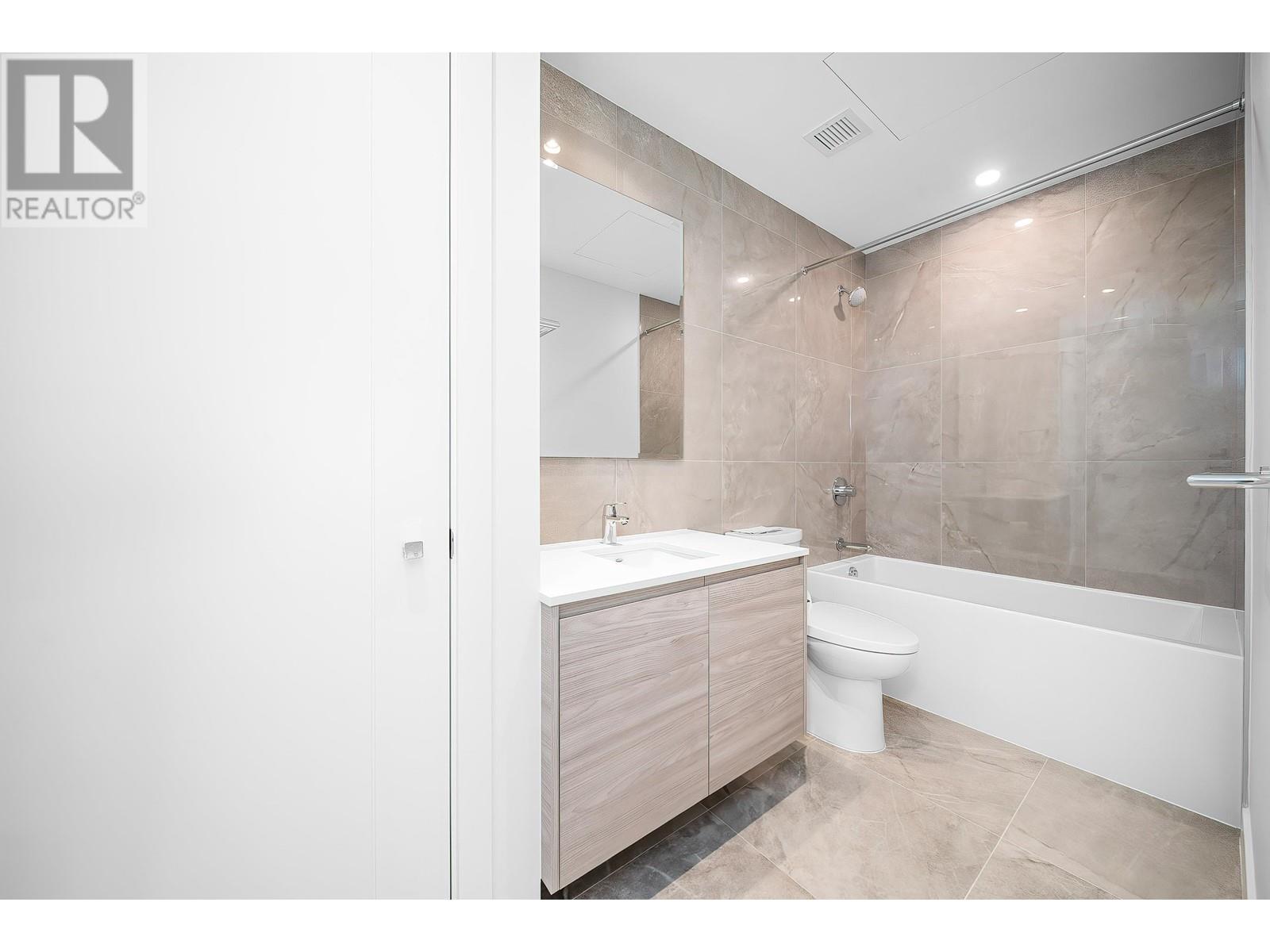3706 660 Quayside Drive, New Westminster, British Columbia  V3M 0P1 - Photo 17 - R2988143