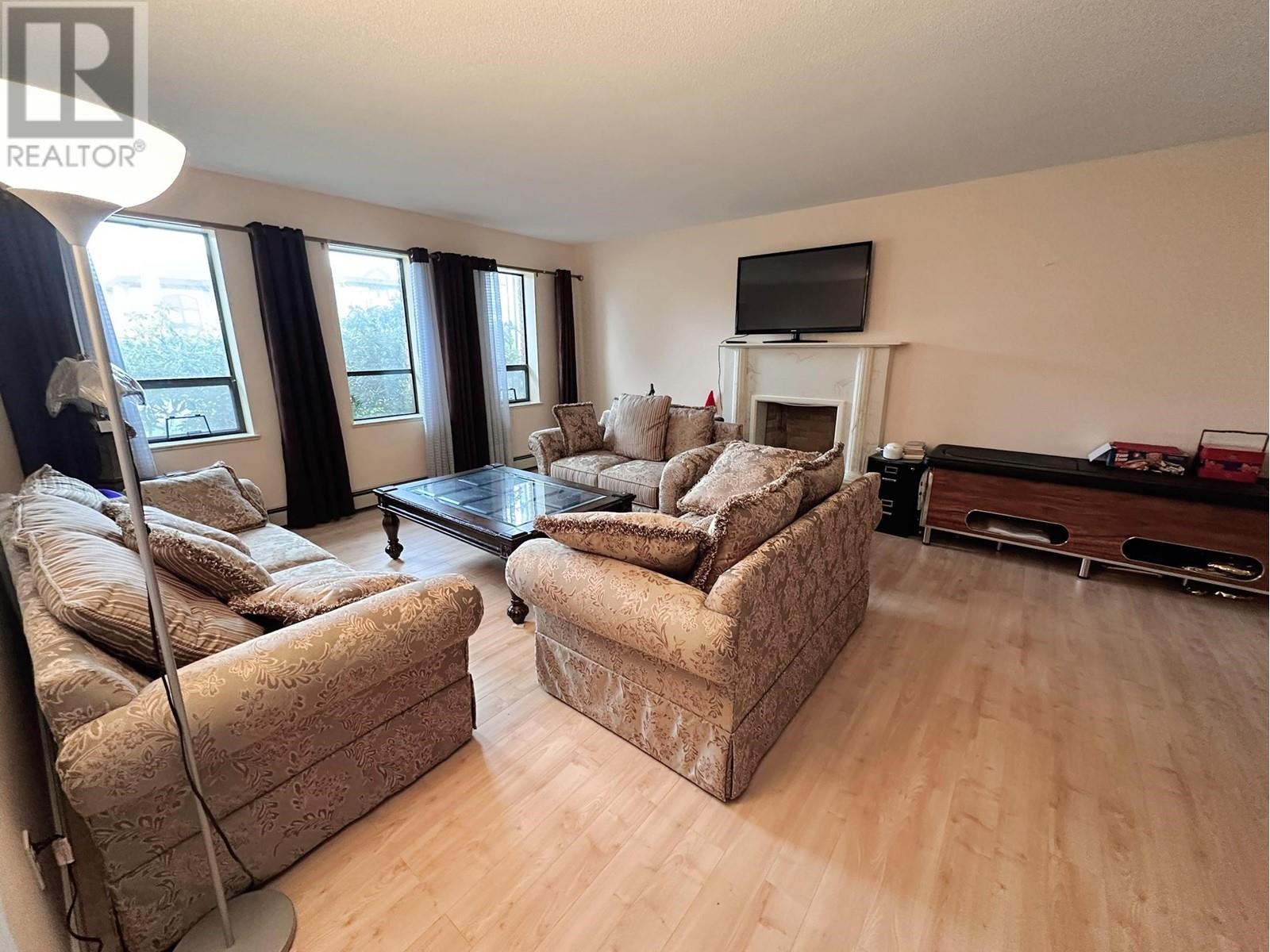 Listing Picture 7 of 16 : 3320 BARMOND AVENUE, Richmond / 烈治文 - 魯藝地產 Yvonne Lu Group - MLS Medallion Club Member
