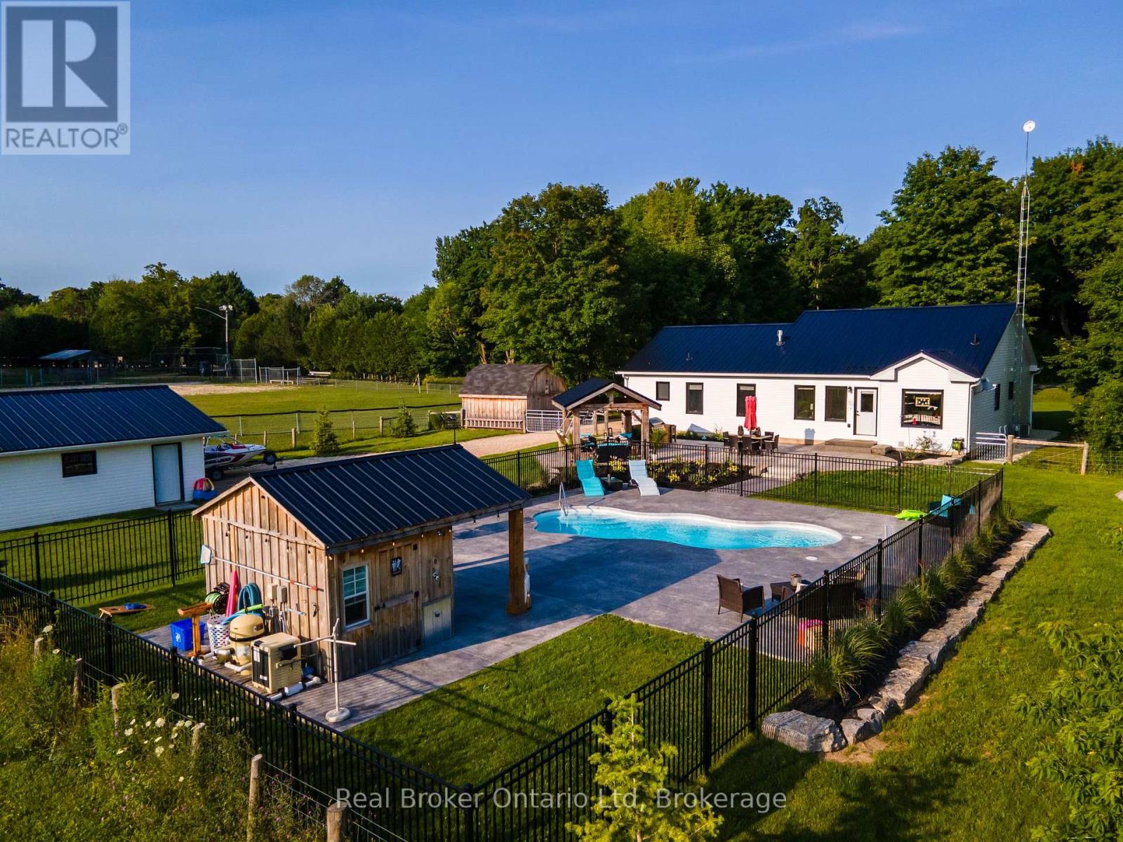 210 Inkerman Street, Grey Highlands, Ontario  N0C 1E0 - Photo 22 - X12073654