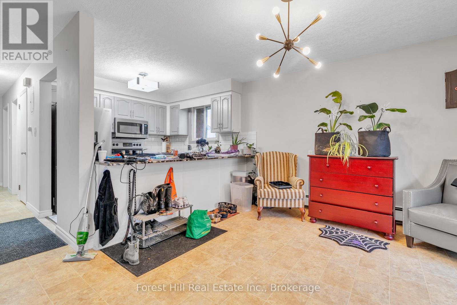 35 Shaftsbury Drive, Kitchener, Ontario  N2A 1N4 - Photo 12 - X12073669