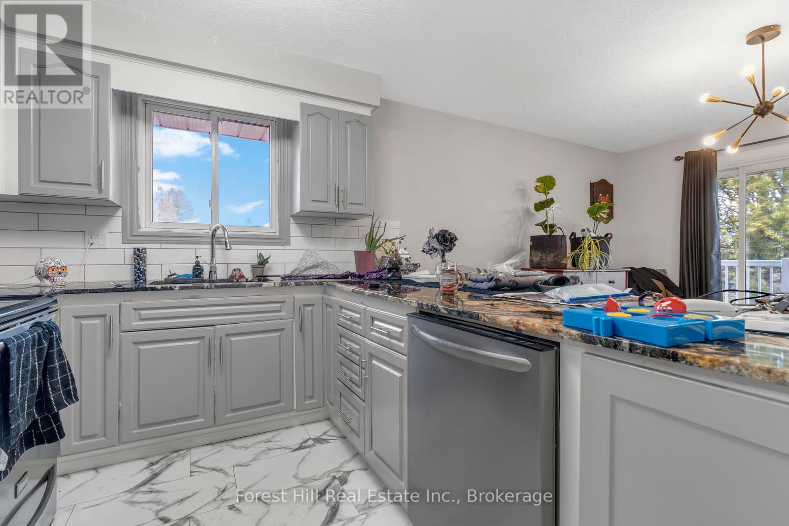 35 Shaftsbury Drive, Kitchener, Ontario  N2A 1N4 - Photo 13 - X12073669