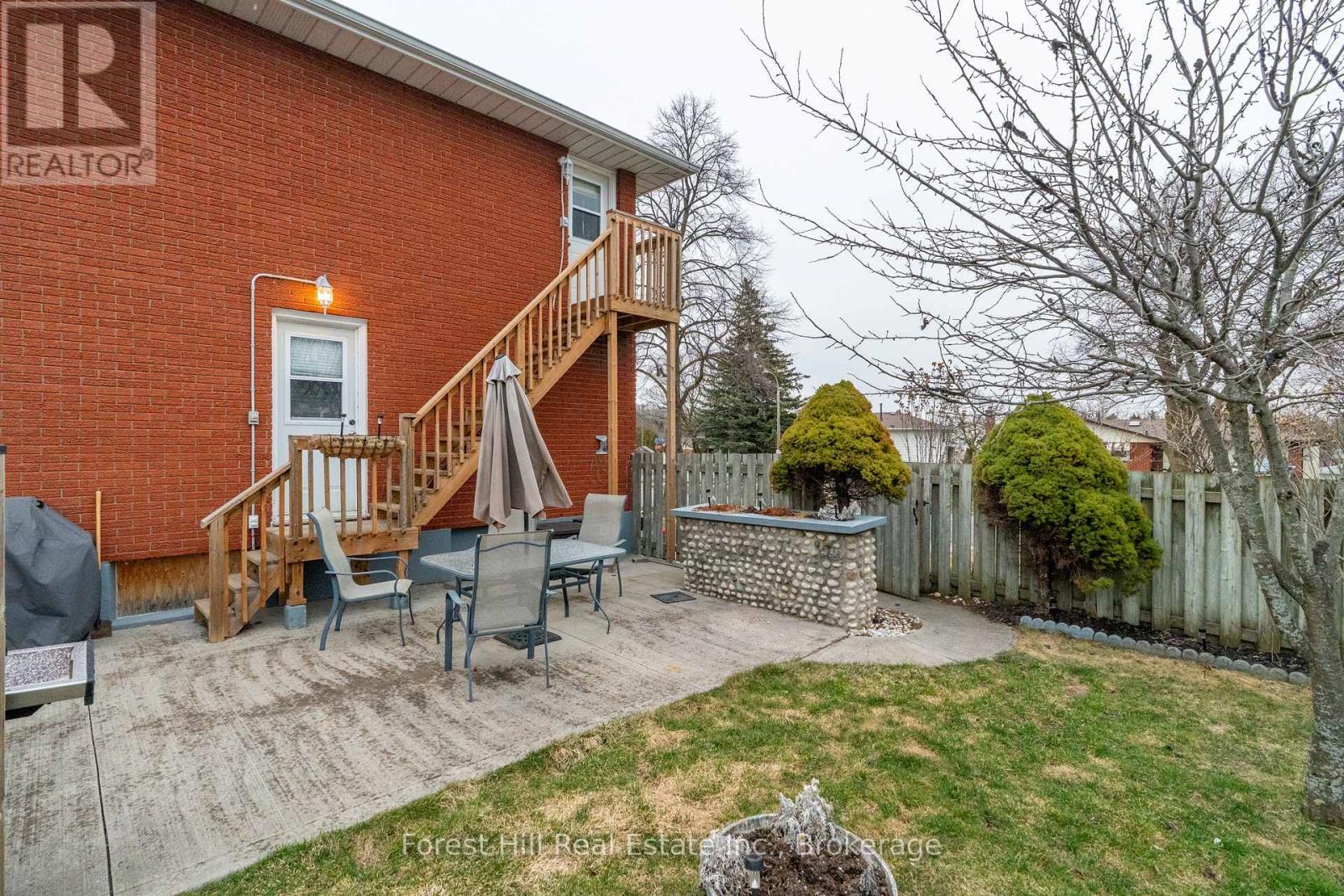 35 Shaftsbury Drive, Kitchener, Ontario  N2A 1N4 - Photo 33 - X12073669