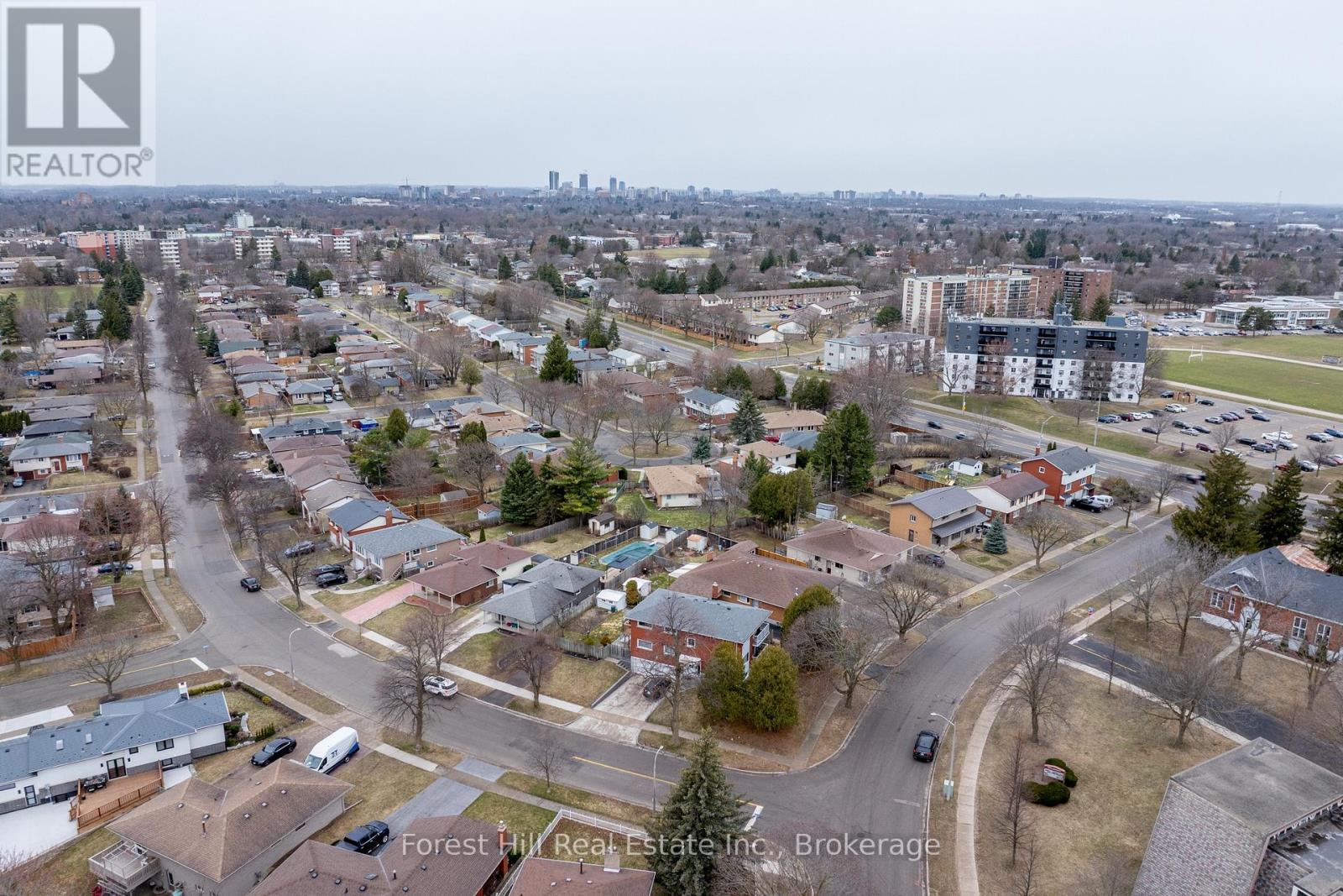 35 Shaftsbury Drive, Kitchener, Ontario  N2A 1N4 - Photo 39 - X12073669