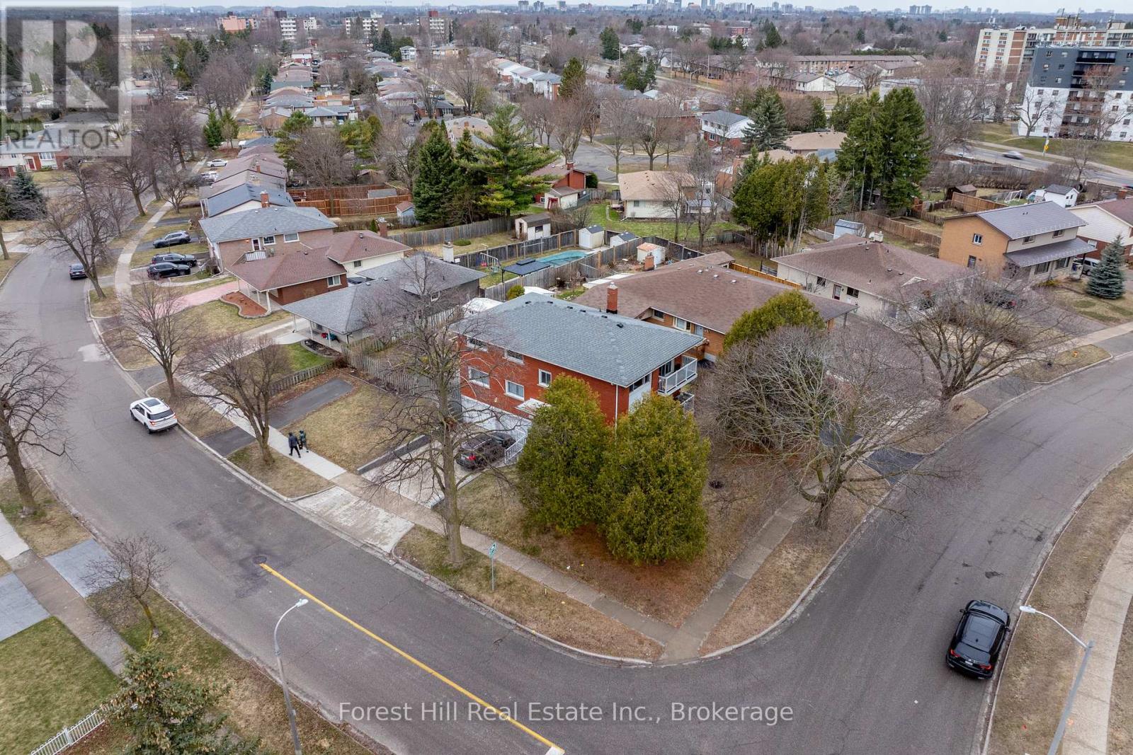 35 Shaftsbury Drive, Kitchener, Ontario  N2A 1N4 - Photo 6 - X12073669