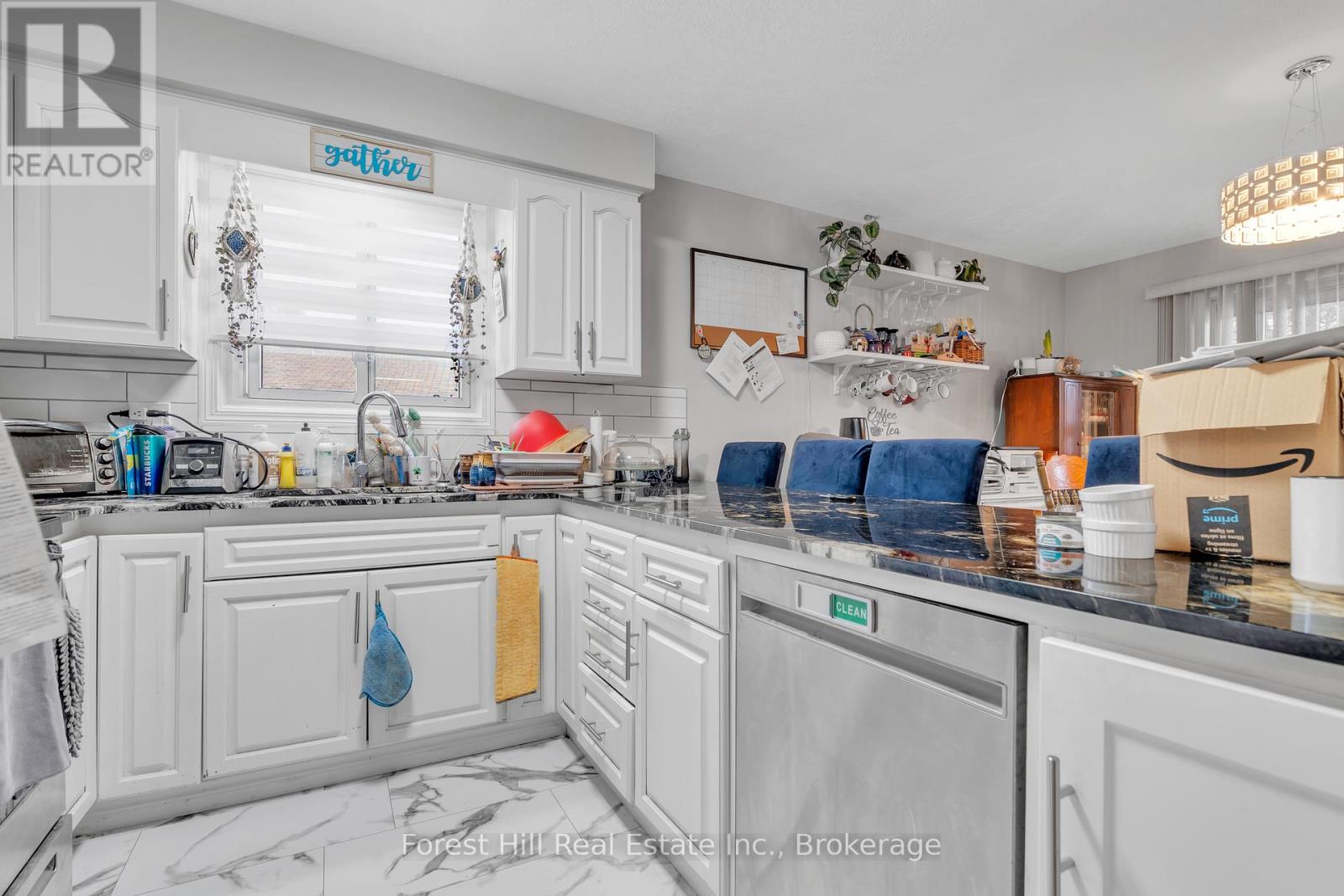 35 Shaftsbury Drive, Kitchener, Ontario  N2A 1N4 - Photo 7 - X12073669