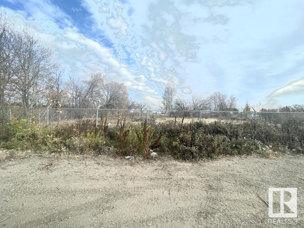 Property at 12433 49 ST NW image 1