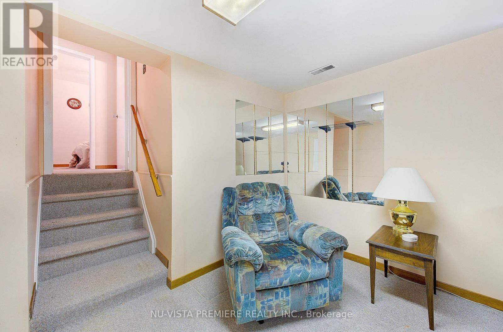 Photo 17 of 33 for 450 Three Valleys Crescent