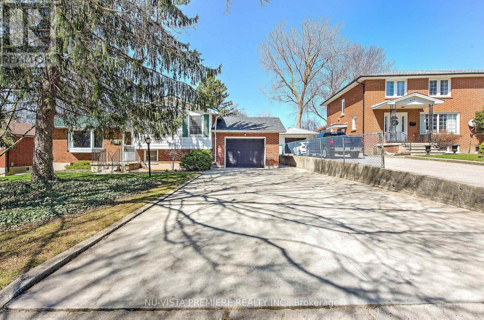 450 Three Valleys Crescent, London South, Ontario  N5Z 3E7 - Photo 2 - X12073662
