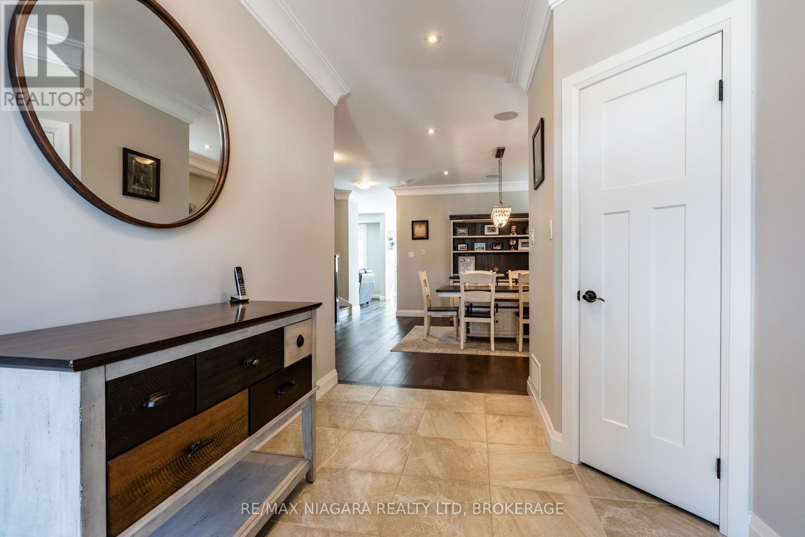 Property at 16 - 270 MAIN STREET W image 3