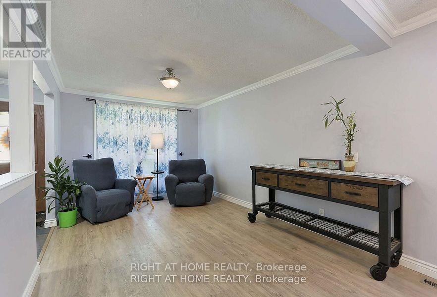 Property at 884 SOUTHGATE DRIVE S image 5