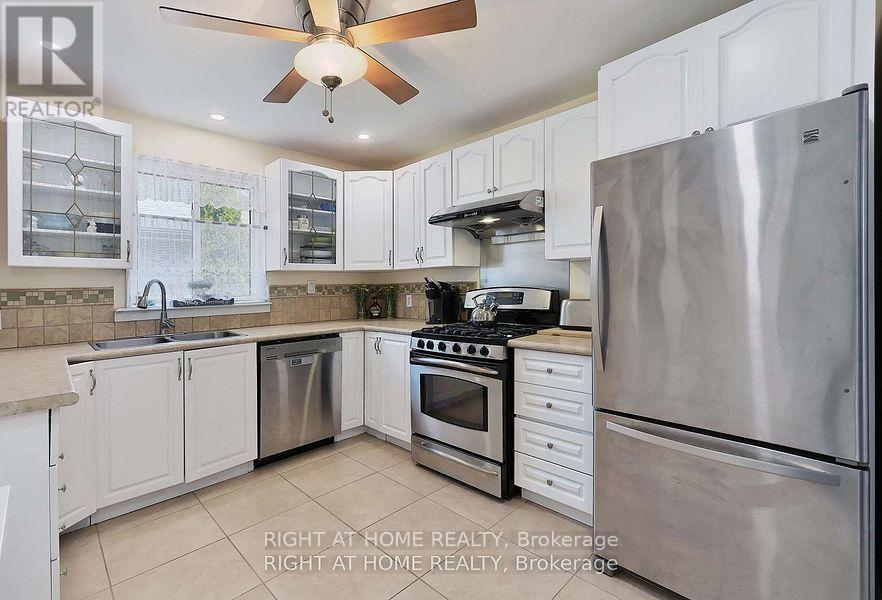 884 Southgate Drive S, Oshawa, Ontario  L1H 7Z9 - Photo 4 - E12073628