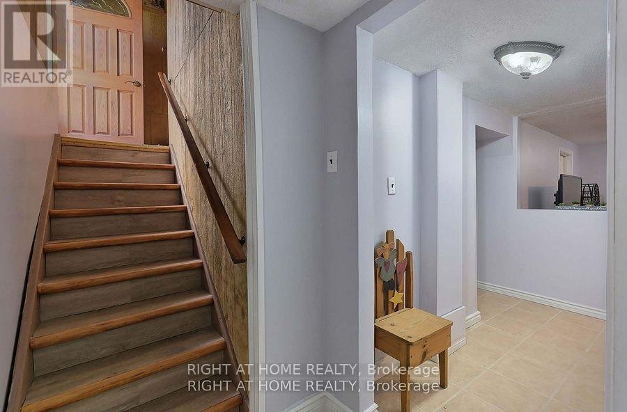 884 Southgate Drive S, Oshawa, Ontario  L1H 7Z9 - Photo 7 - E12073628