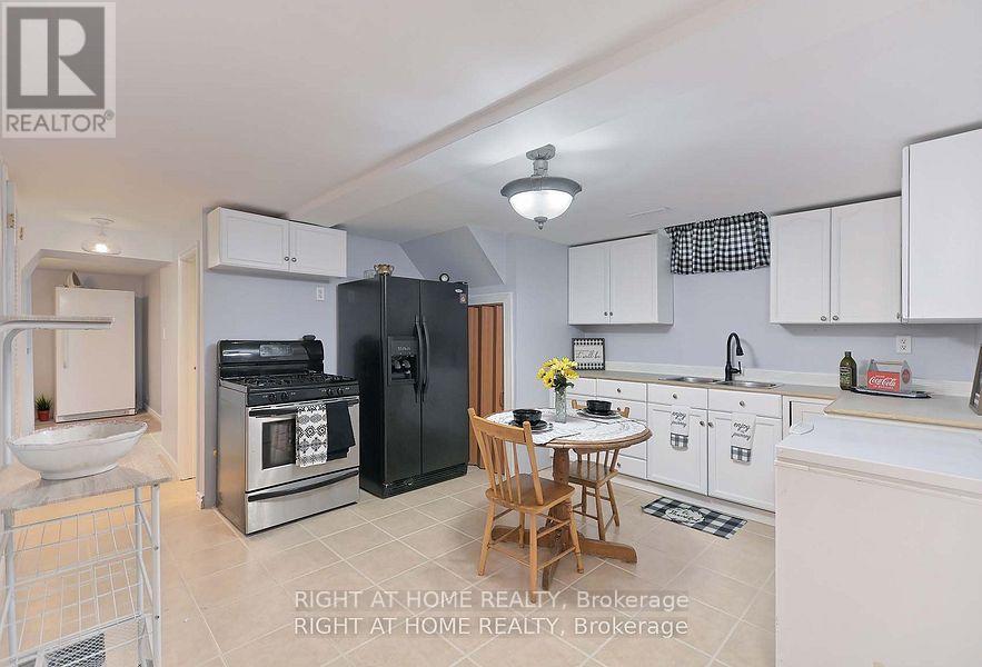884 Southgate Drive S, Oshawa, Ontario  L1H 7Z9 - Photo 9 - E12073628