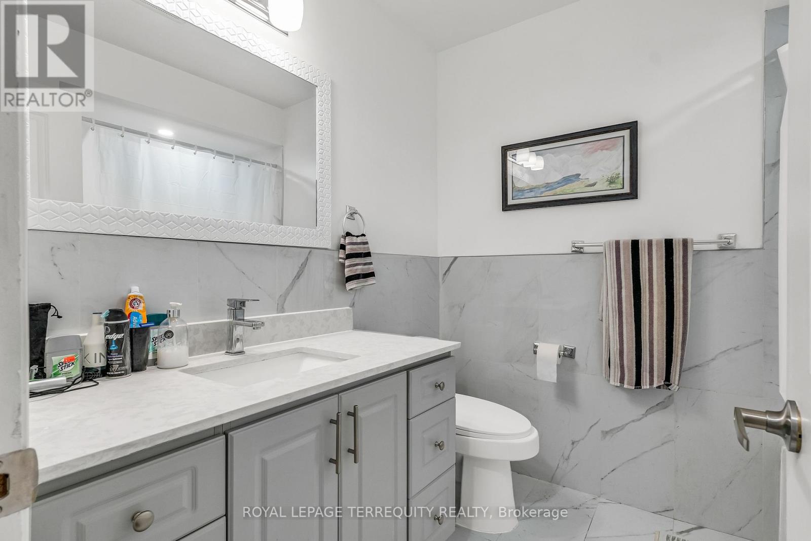 15 Madonna Gardens, Toronto, Ontario  M9L 2T5 - Photo 17 - W12073645