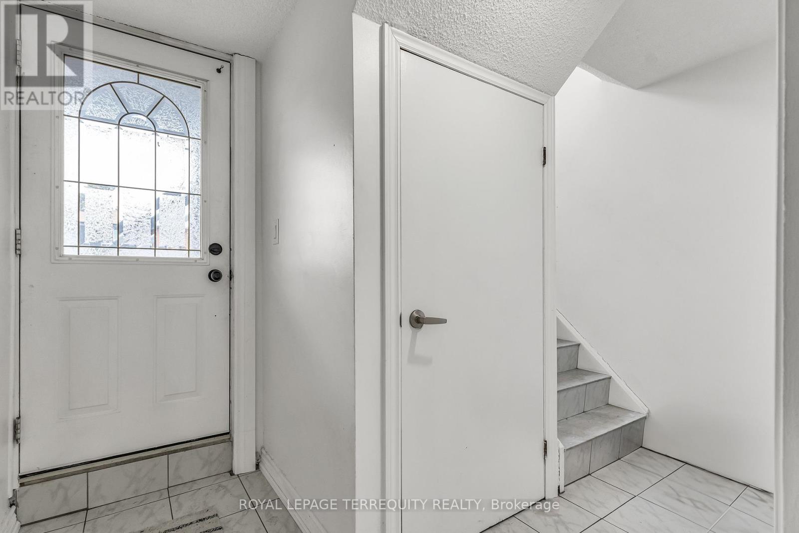 15 Madonna Gardens, Toronto, Ontario  M9L 2T5 - Photo 20 - W12073645