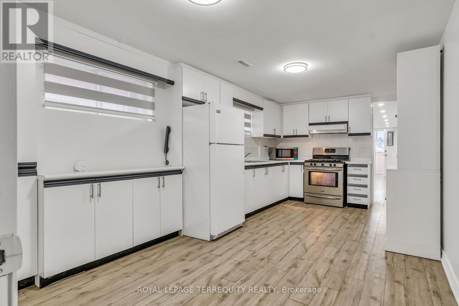 15 Madonna Gardens, Toronto, Ontario  M9L 2T5 - Photo 22 - W12073645