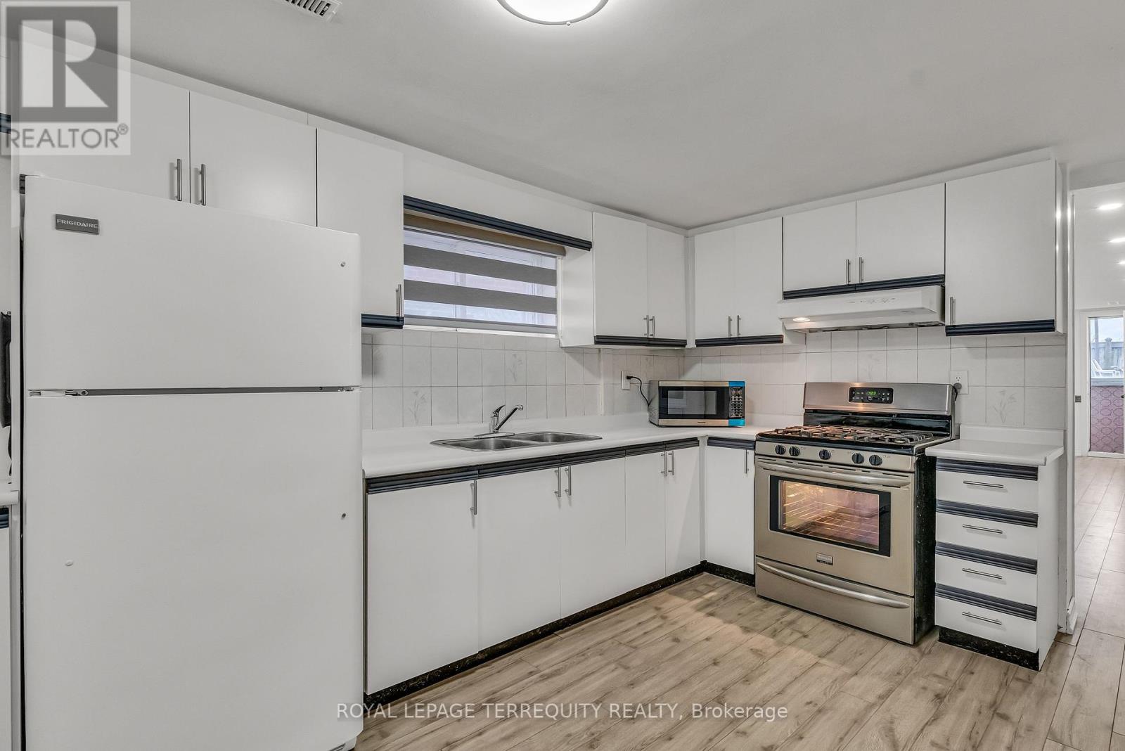 15 Madonna Gardens, Toronto, Ontario  M9L 2T5 - Photo 24 - W12073645