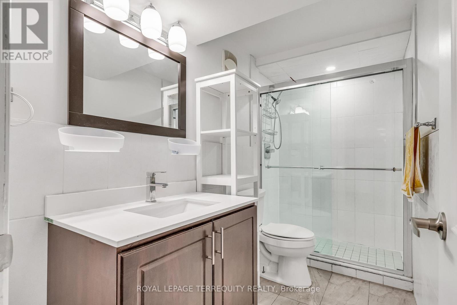 15 Madonna Gardens, Toronto, Ontario  M9L 2T5 - Photo 25 - W12073645