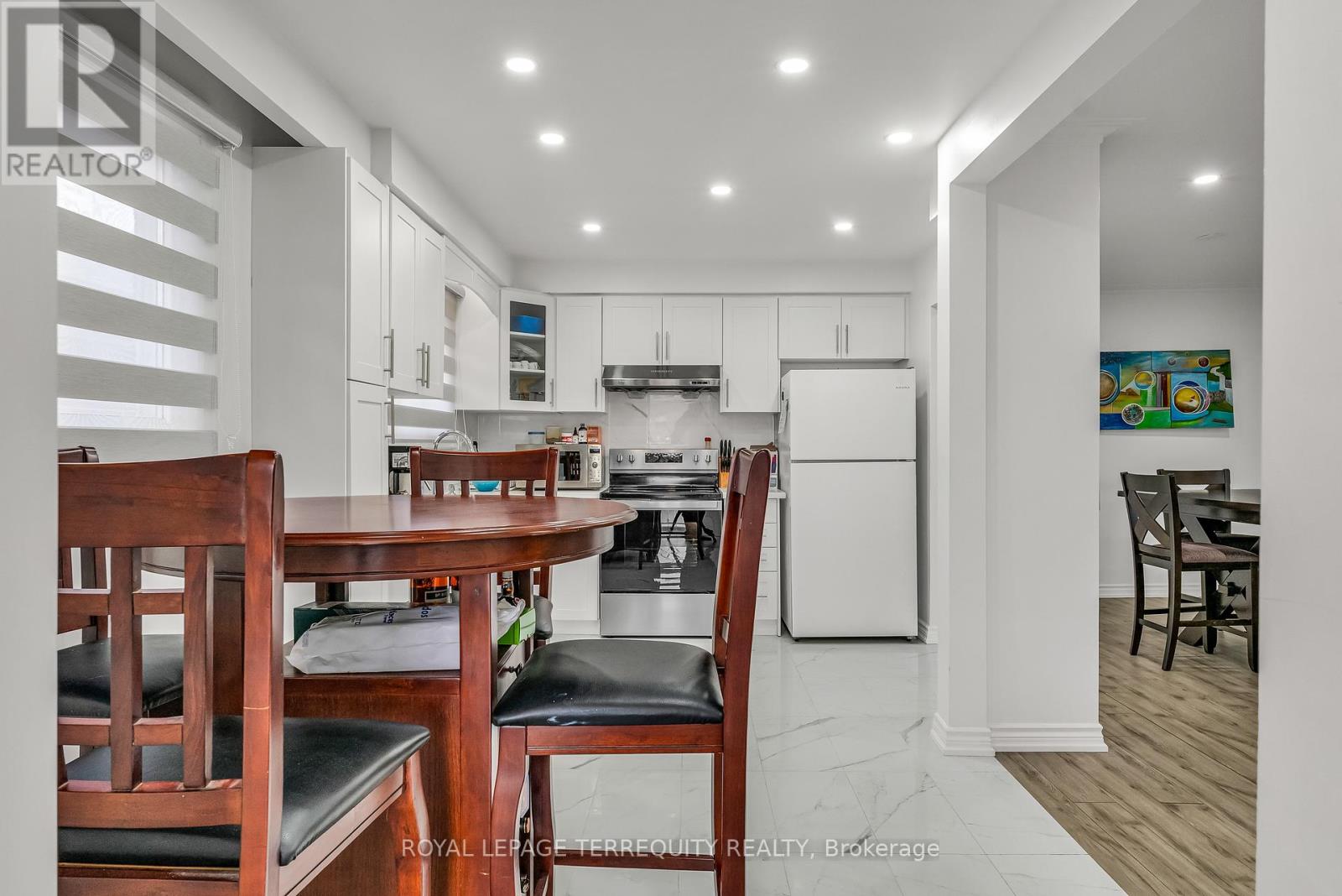 15 Madonna Gardens, Toronto, Ontario  M9L 2T5 - Photo 8 - W12073645