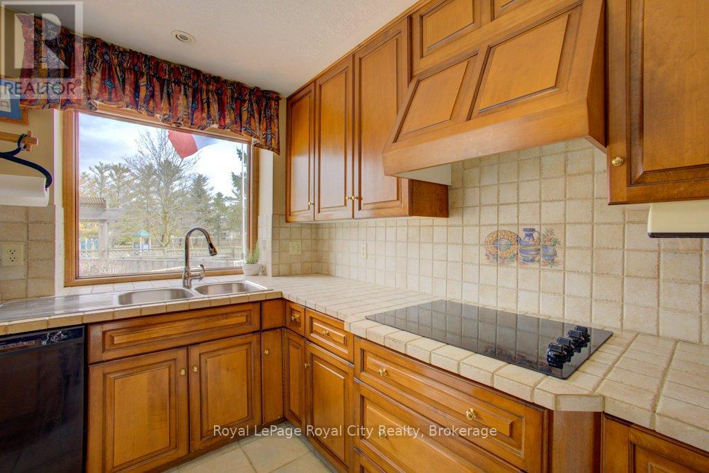 227 Dimson Avenue, Guelph, Ontario  N1G 3C7 - Photo 10 - X12073695