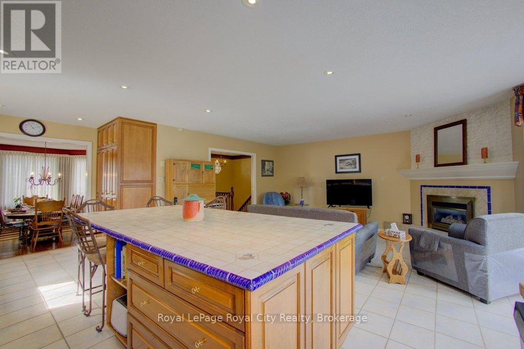227 Dimson Avenue, Guelph, Ontario  N1G 3C7 - Photo 11 - X12073695