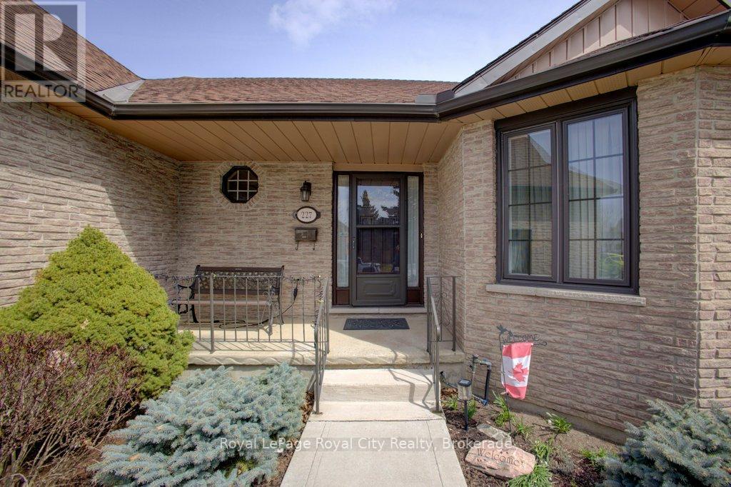 227 Dimson Avenue, Guelph, Ontario  N1G 3C7 - Photo 2 - X12073695