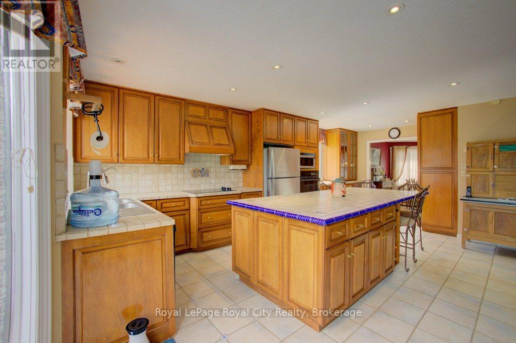 227 Dimson Avenue, Guelph, Ontario  N1G 3C7 - Photo 6 - X12073695