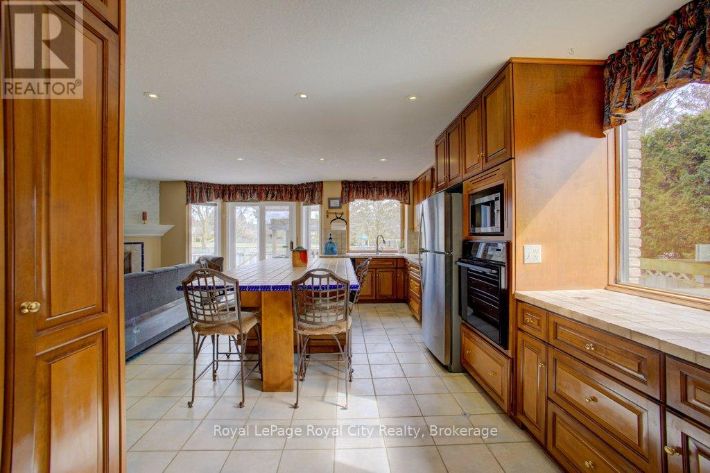 227 Dimson Avenue, Guelph, Ontario  N1G 3C7 - Photo 7 - X12073695