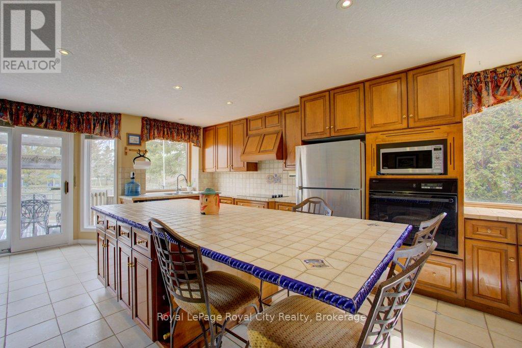 227 Dimson Avenue, Guelph, Ontario  N1G 3C7 - Photo 8 - X12073695