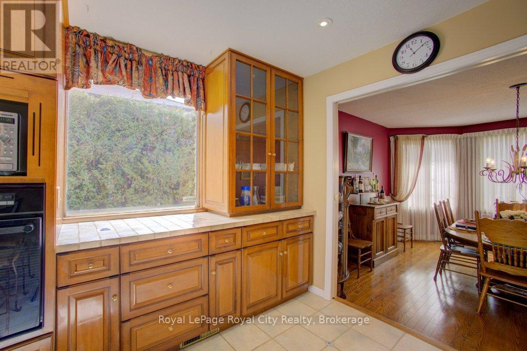227 Dimson Avenue, Guelph, Ontario  N1G 3C7 - Photo 9 - X12073695