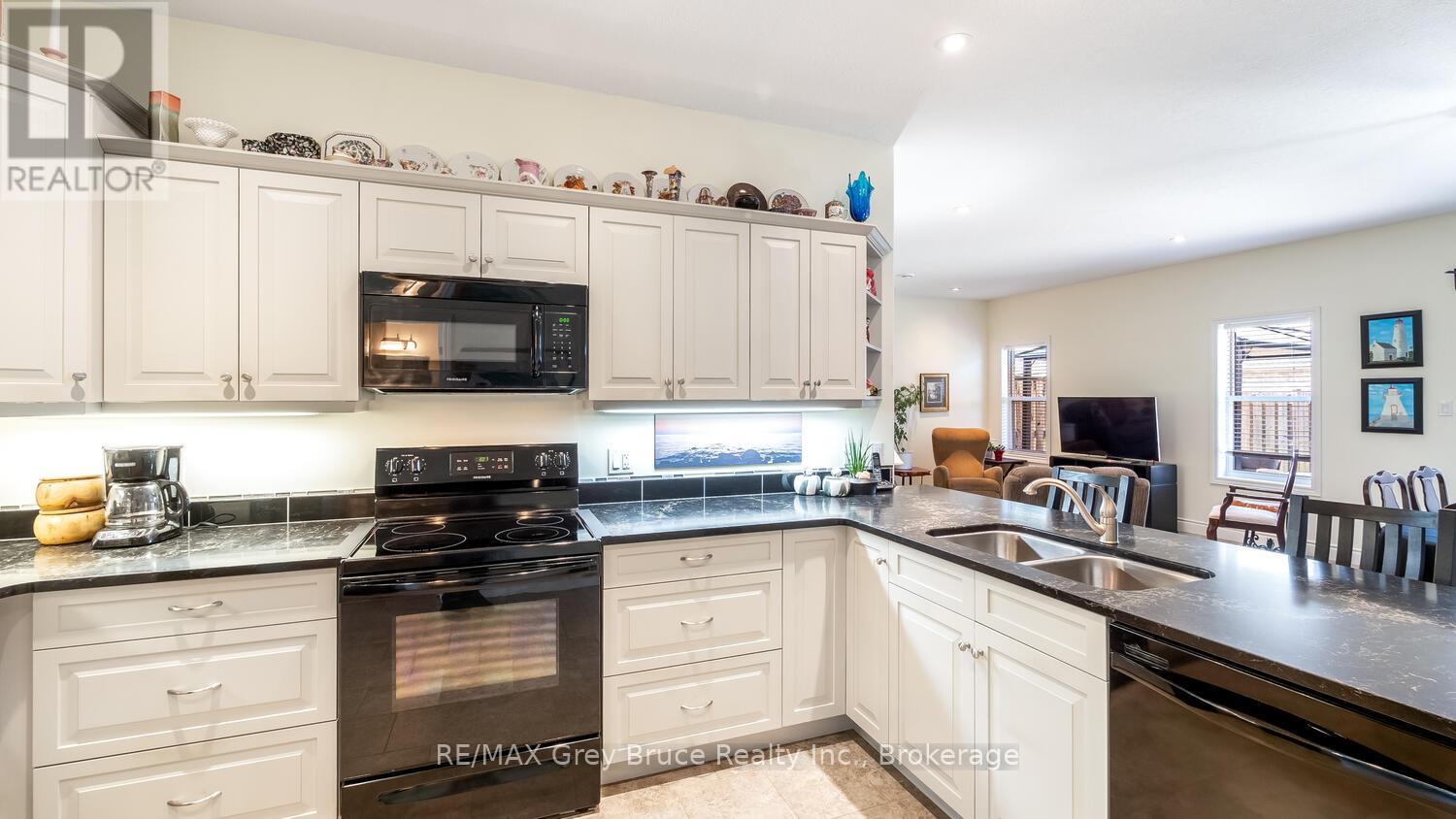 19 - 246 Grey Street S, Saugeen Shores, Ontario  N0H 2L0 - Photo 18 - X12073713