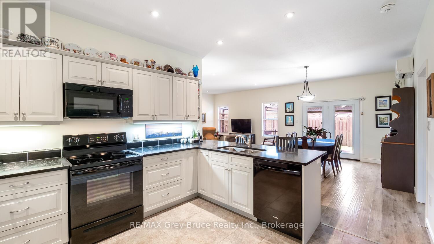 19 - 246 Grey Street S, Saugeen Shores, Ontario  N0H 2L0 - Photo 20 - X12073713