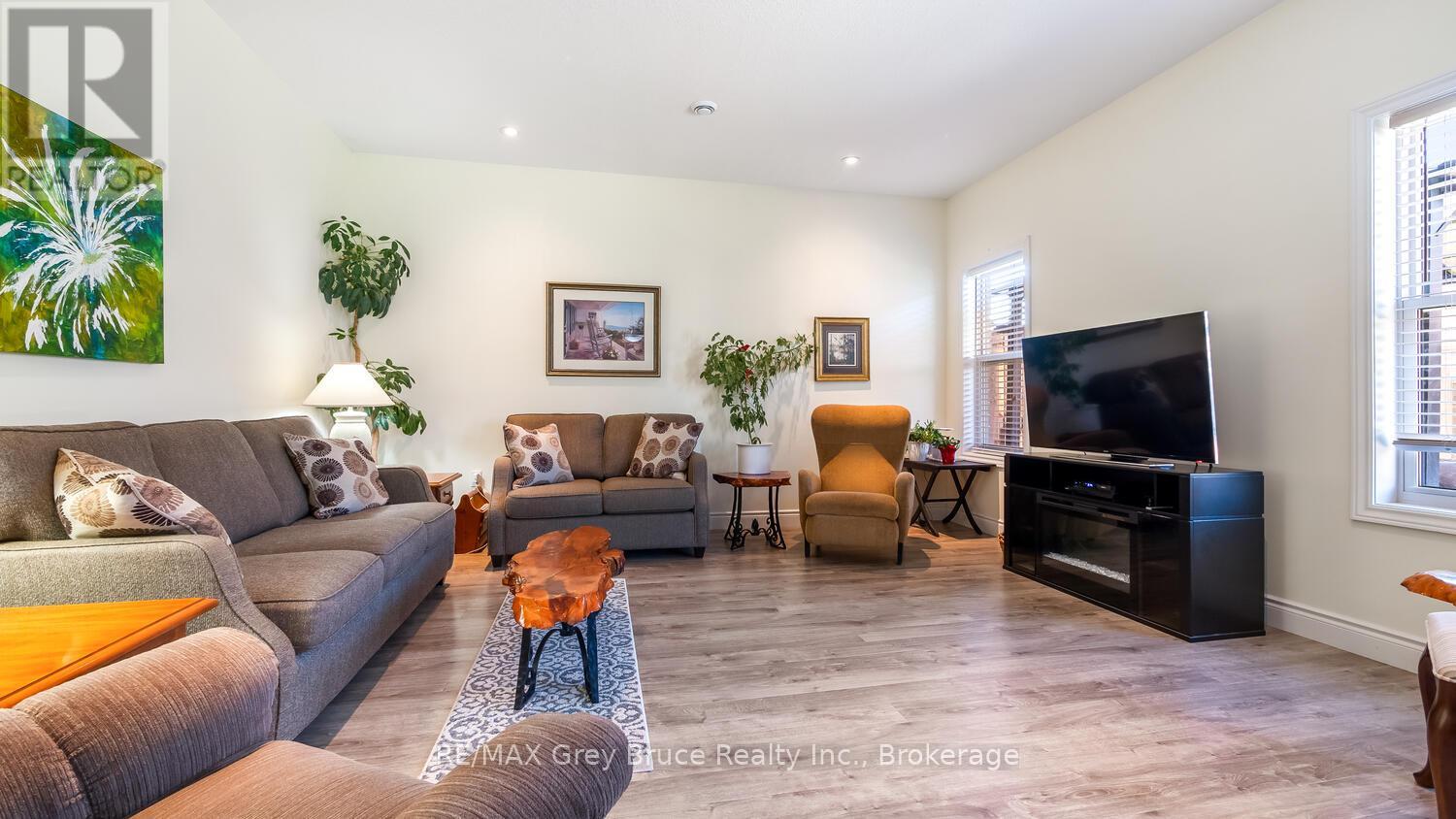 19 - 246 Grey Street S, Saugeen Shores, Ontario  N0H 2L0 - Photo 8 - X12073713