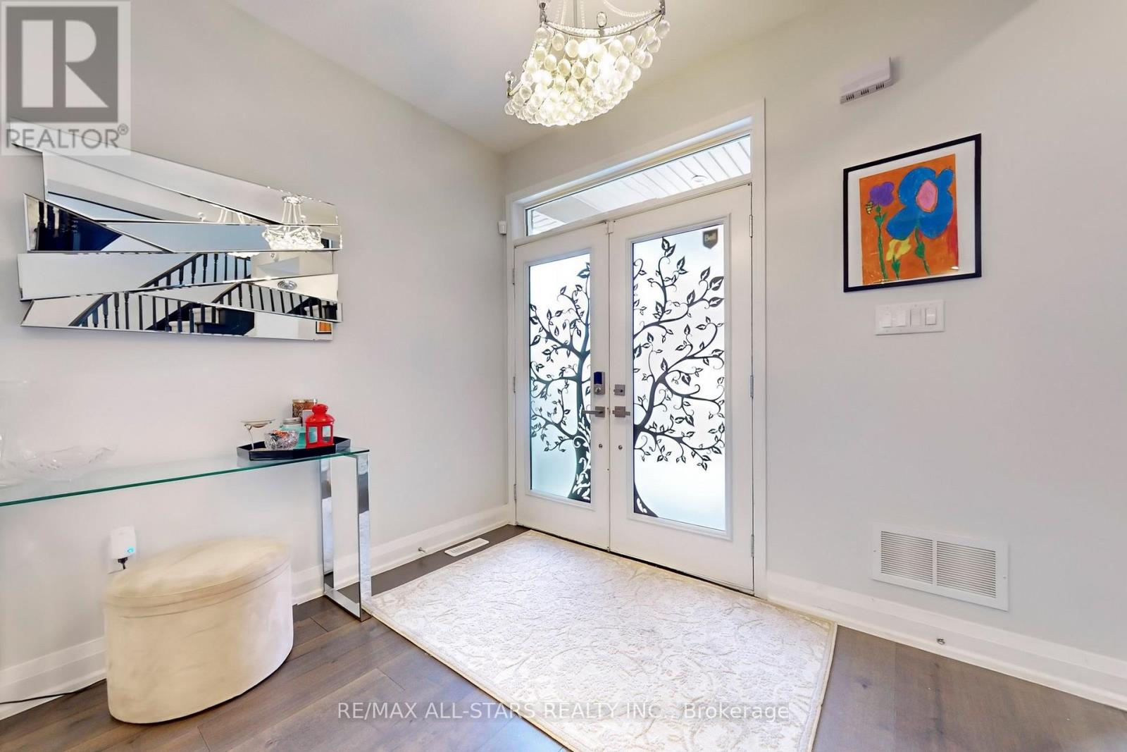 Property at 365 LAUNDON TERRACE image 2