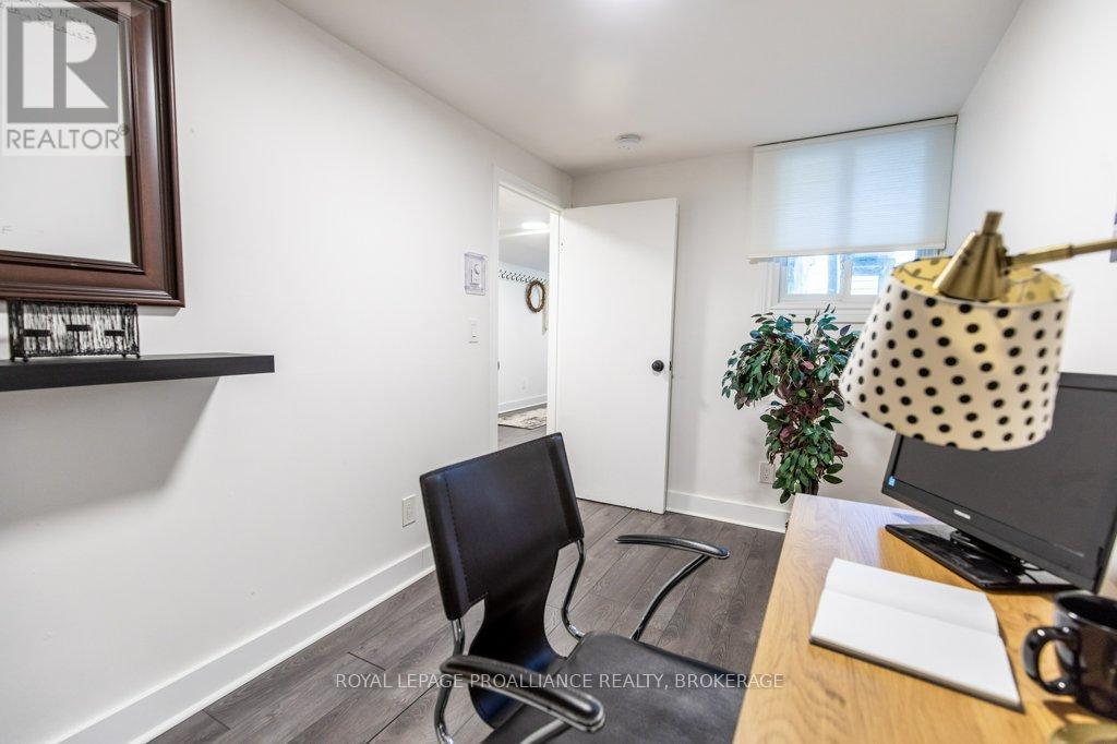 119 Montreal Street, Kingston (22 - East Of Sir John A. Blvd), Ontario  K7K 3E9 - Photo 32 - X12073767