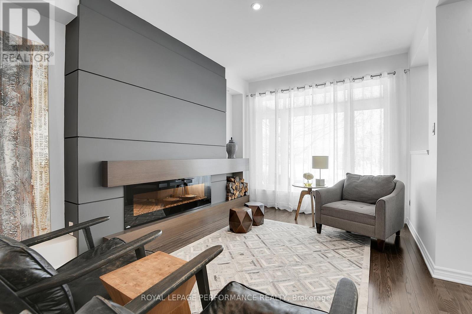 Property at 179 GRACEWOOD CRESCENT image 2