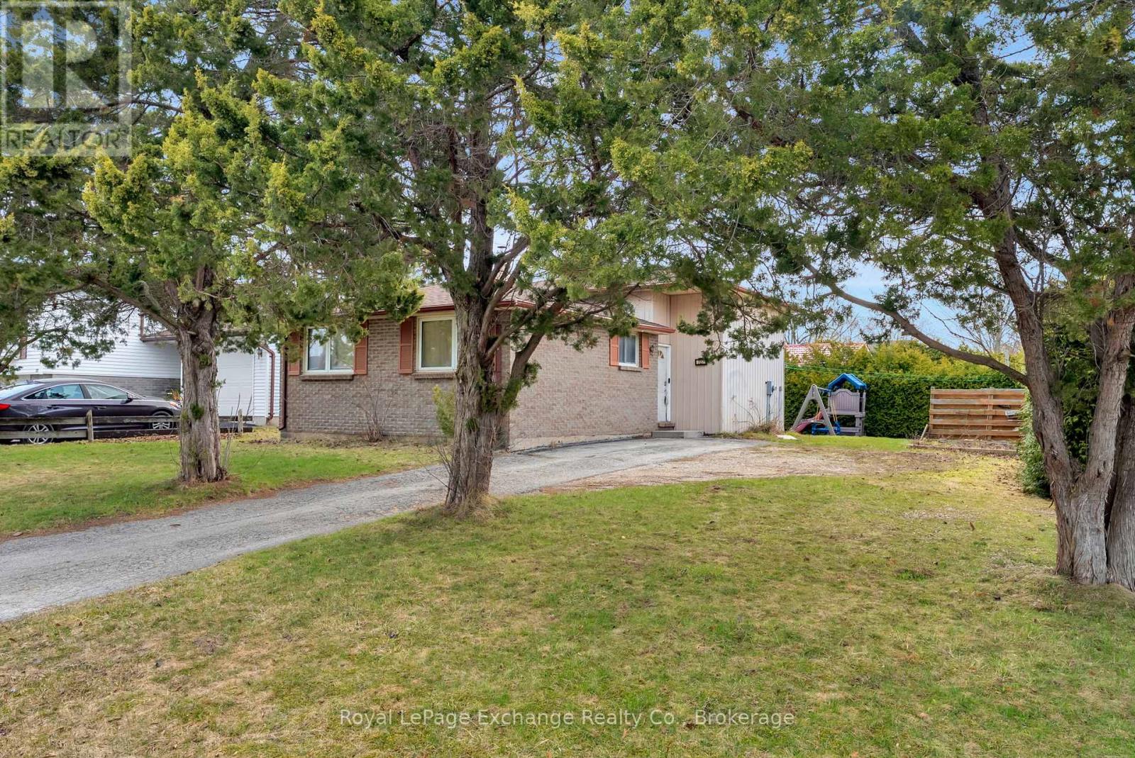 727 Johnston Crescent, Kincardine, Ontario  N2Z 1S5 - Photo 2 - X12073757