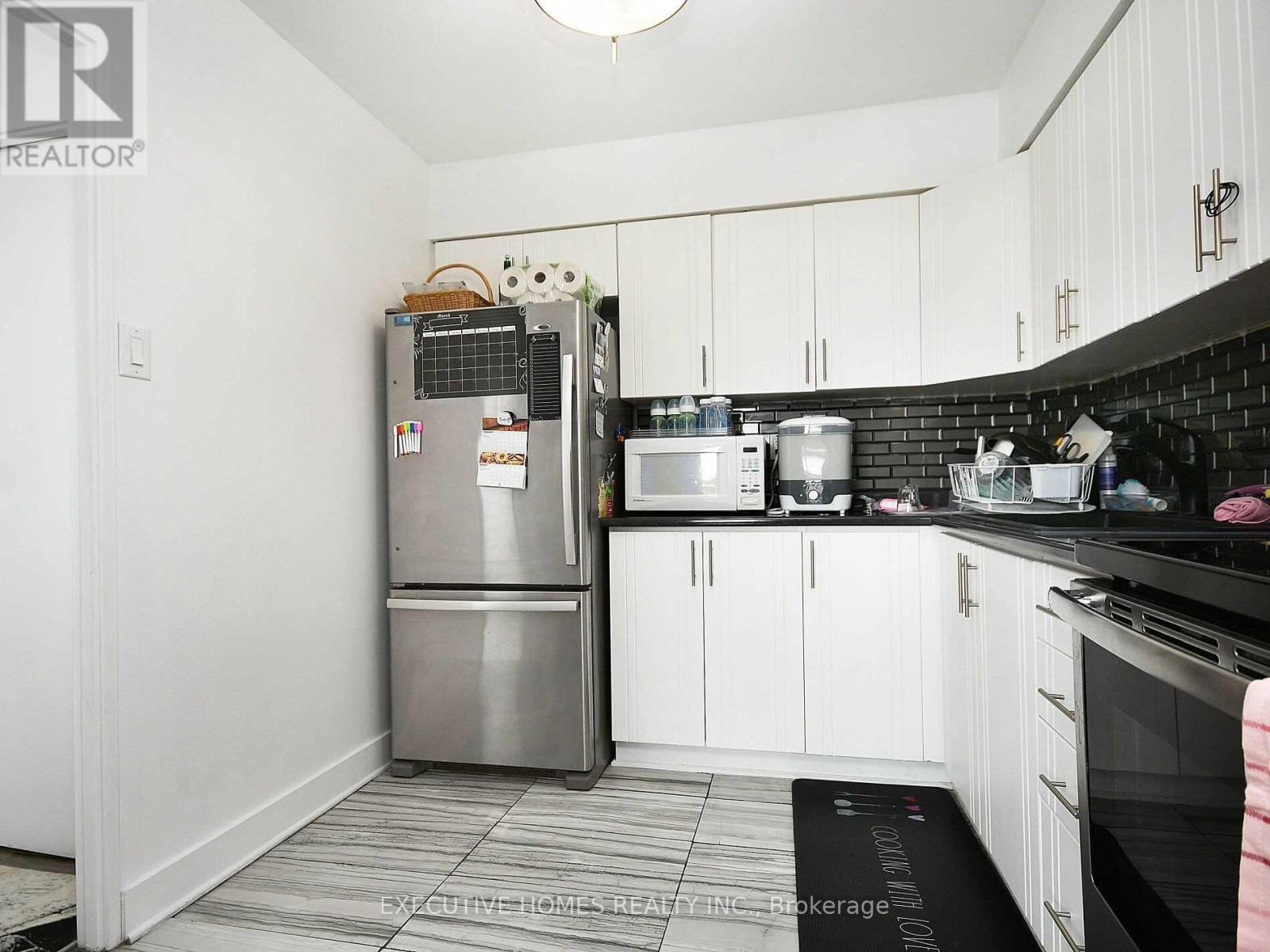 801 - 3555 Derry Road E, Mississauga, Ontario  L4T 1B2 - Photo 4 - W12073090